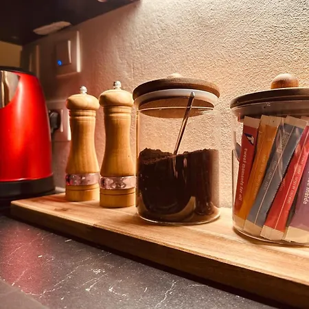 Apartment Tiny House - La De Tom *