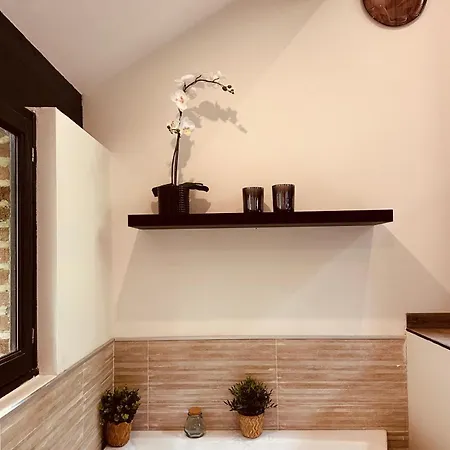Tiny House - La De Tom Blaimont
